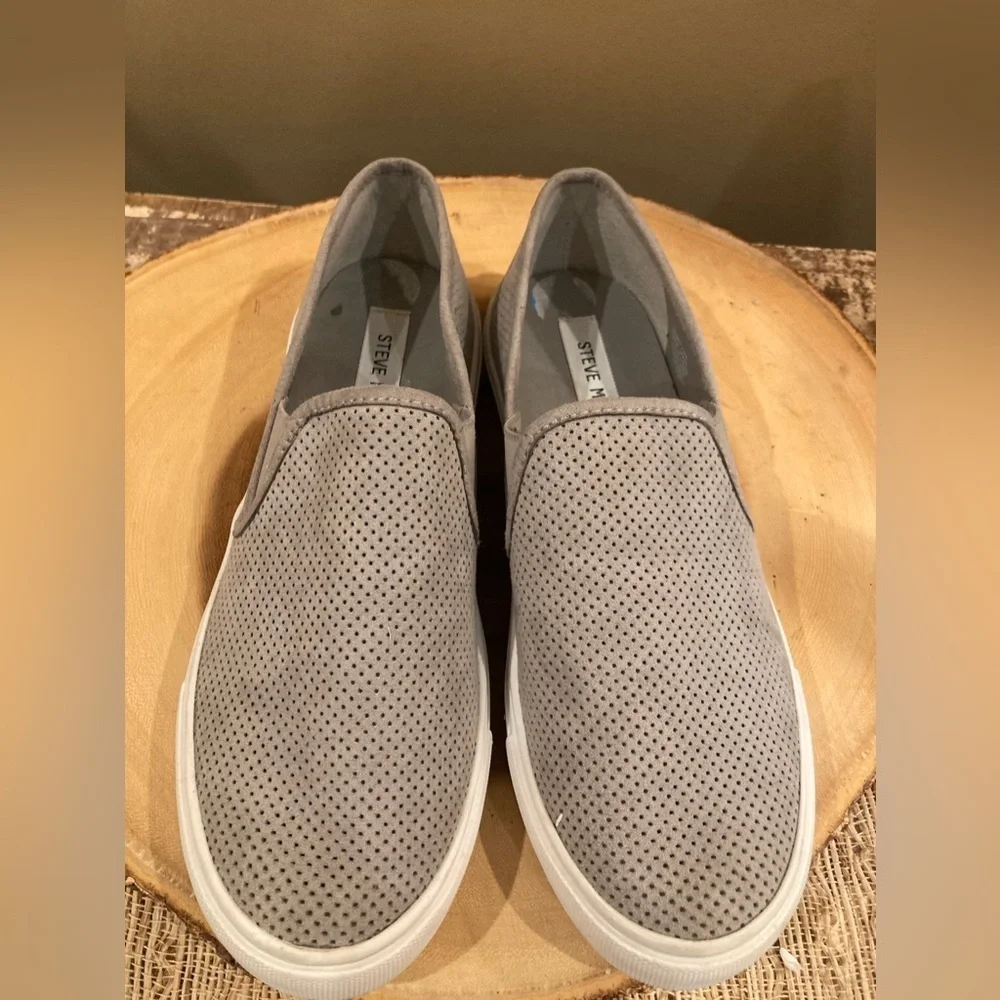 Steve Madden Women’s Zarayy Slip On Sneakers‎ Shoes Gray White Low Top Size 7.5